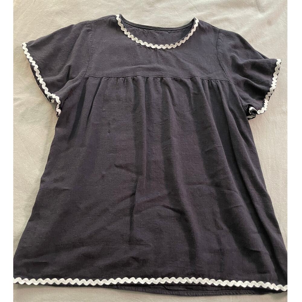 Vtg. Black Short Sleeve Blouse with contrast Hem